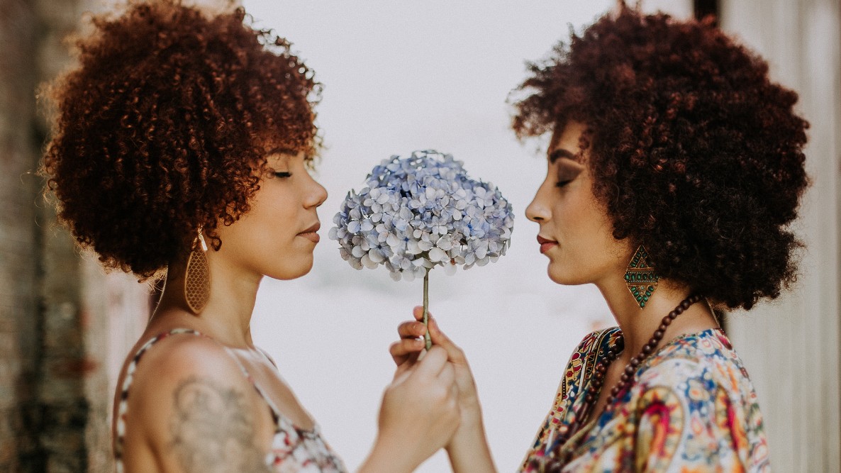 Why do Black Women Wear Wigs and Weaves? (4 Key Findings)