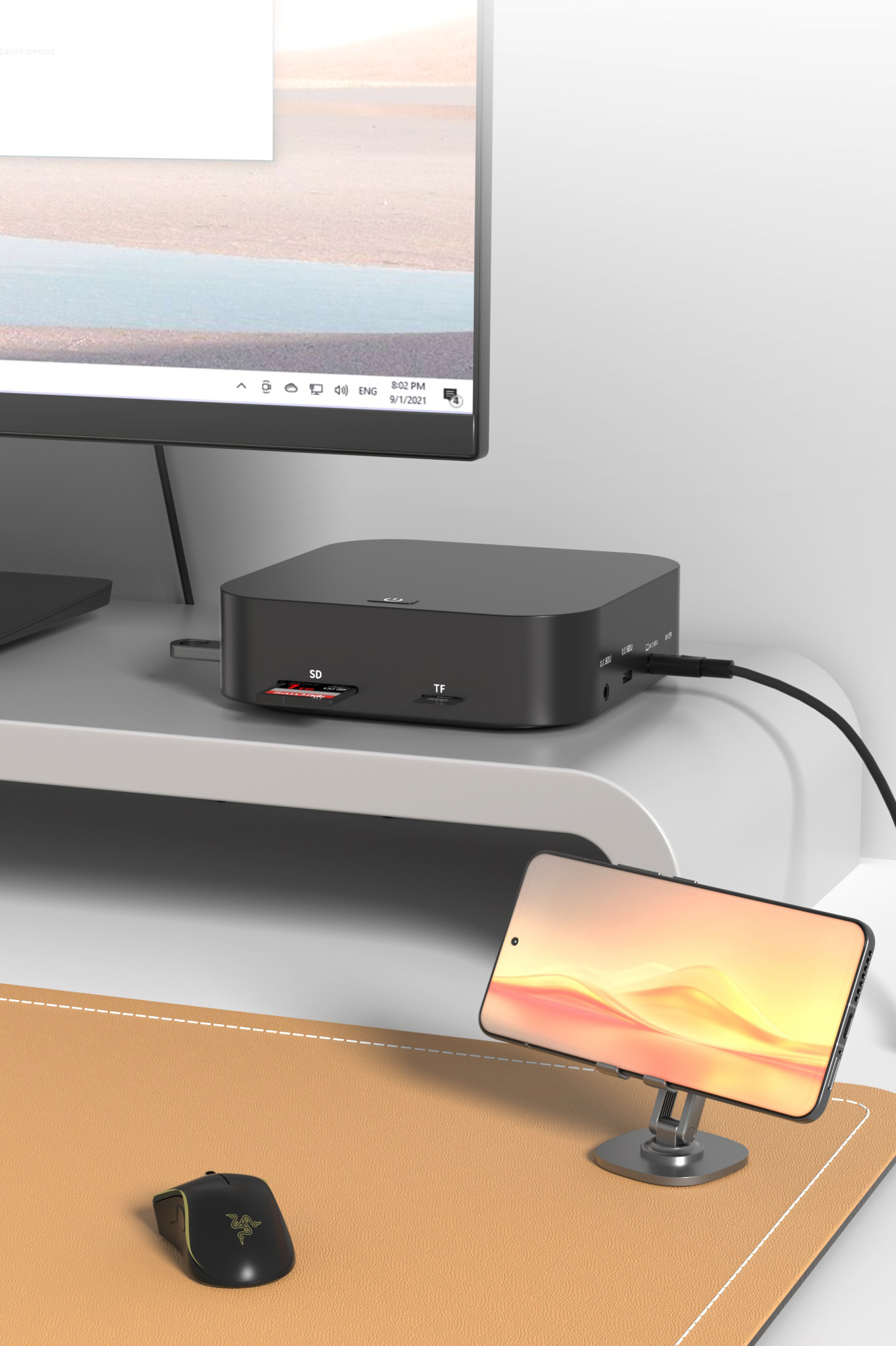 12-in-1 USB-C Tri-Screen Expansion Dock with Card Reader and Operating Scene Diagram