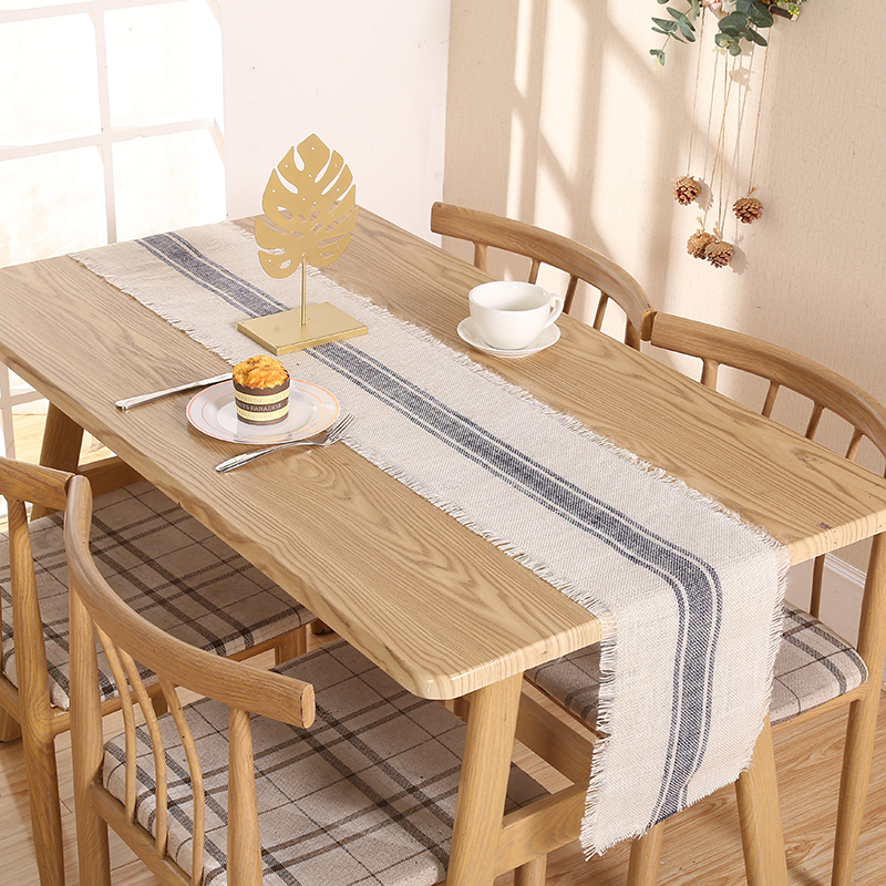 DYED-YARN TABLE RUNNER