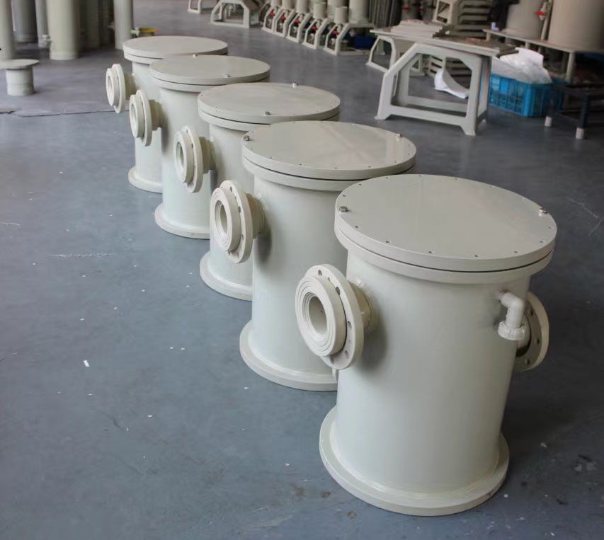 What are the applications of basket filters in the food industry?