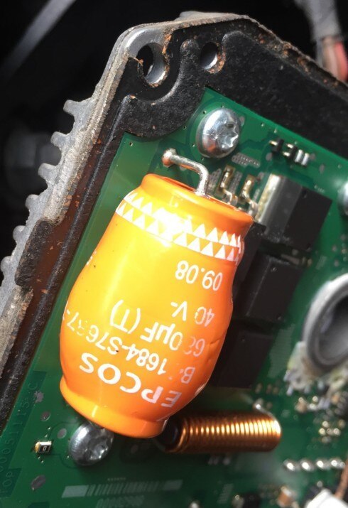 Best Quality 40v 680uf B41684-S7687-T3 direction machine computer board 2-foot capacitor brand new