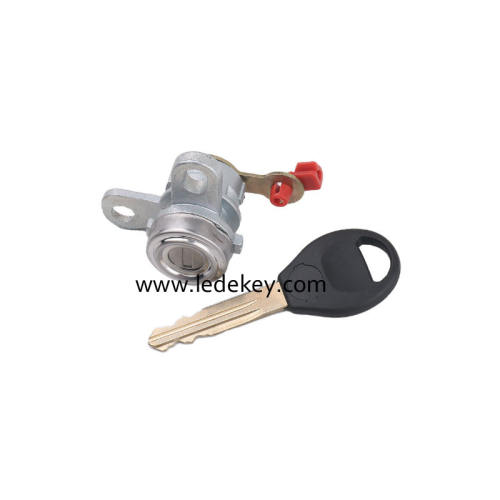 Nissan A33 left door lock cylinder