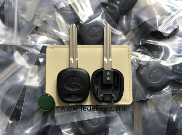 Toyota transponder key shell with TOY43 blade