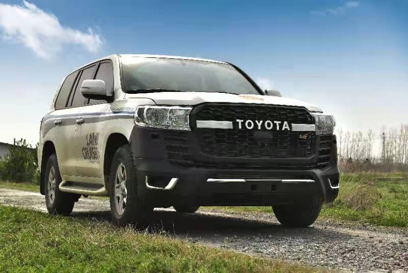 Body kit include front bumper assembly with grille headlight for Land Cruiser 200 change to Land Cruiser 300 low to high