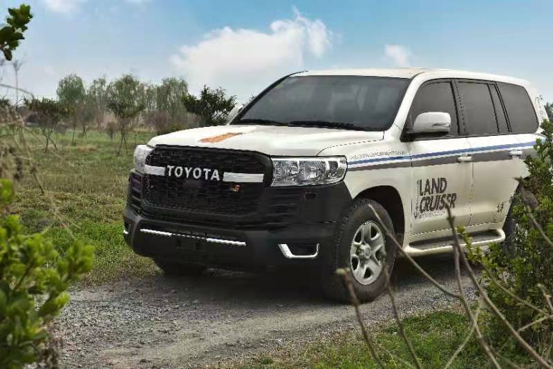 Body kit include front bumper assembly with grille headlight for Land Cruiser 200 change to Land Cruiser 300 low to high