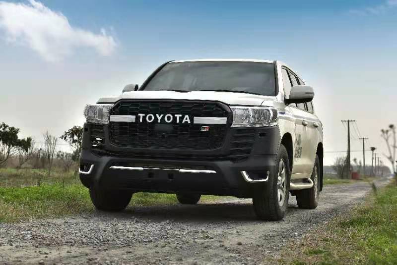 Body kit include front bumper assembly with grille headlight for Land Cruiser 200 change to Land Cruiser 300 low to high