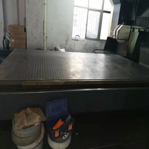 Permanent magnet chuck for large gantry grinding and milling machine