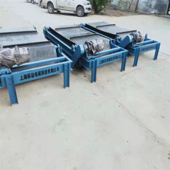 Self-unloading suspension permanent magnet iron remover