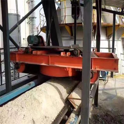 Suspended self-unloading electromagnetic separator