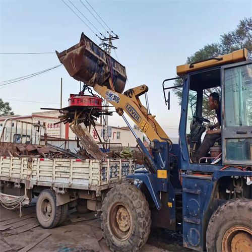 Loader lifting electromagnet