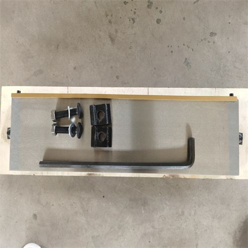 Dense pole permanent magnetic chuck