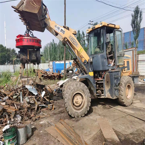 Loader lifting electromagnet