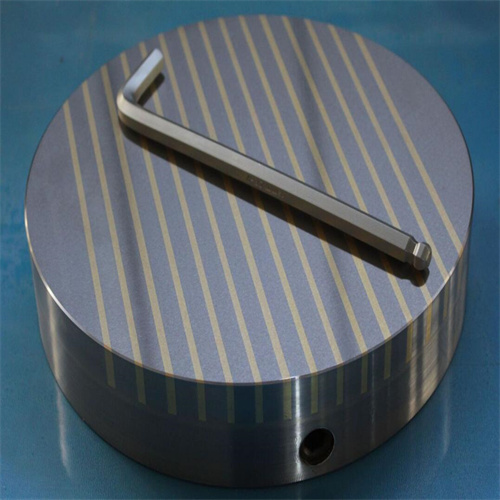 Radiation pole circular permanent magnet chuck