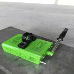 Thin plate handling permanent magnet jack