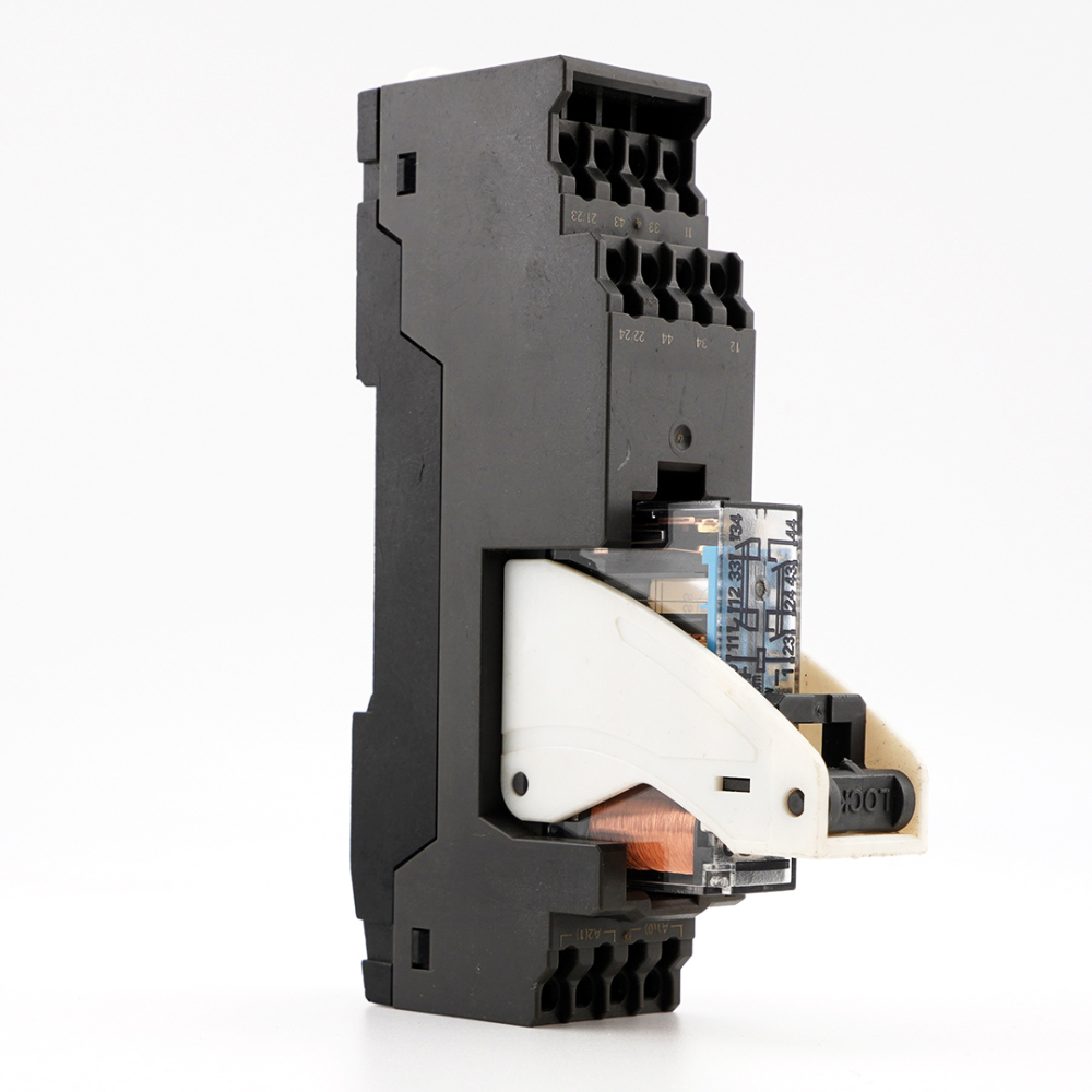 OMRON G7SA-3A1B DC24V Safety Relay with P7SA-10F-ND-PU socket