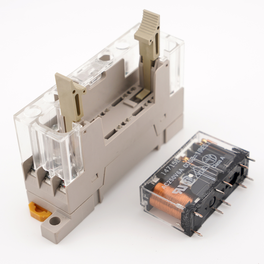 OMRON G7SA-2A2B 24VDC Safety Relay with P7SA-10F-ND socket