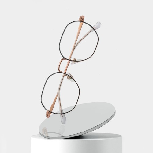 High Quality Retro Round Titanium Frame Glasses Anti Blue Light Glasses For Men Or Women.