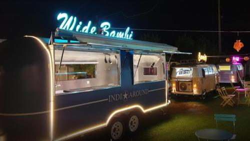 INDI AROUND'S Cafe Food Trucks