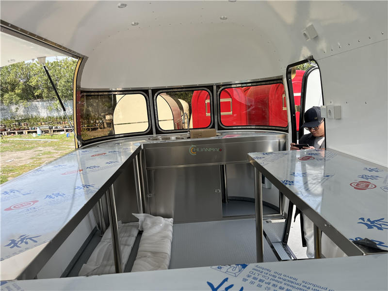 Gold Airstream Remorque Food Truck