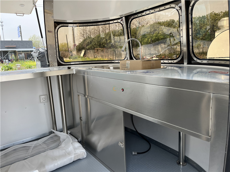 Gold Airstream Remorque Food Truck