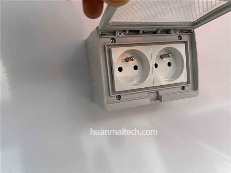 French Standard Sockets