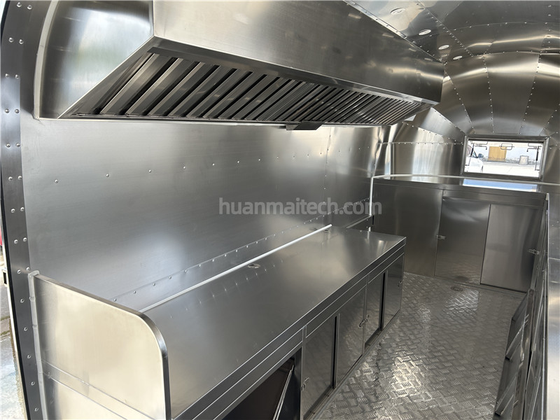 Black Airstream Food Trailer Food Truck 580cm