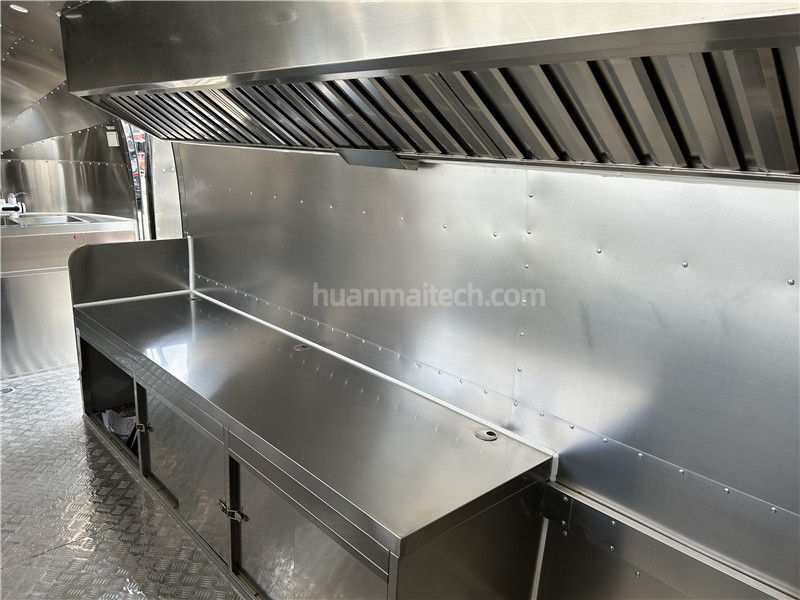 Black Airstream Food Trailer Food Truck 580cm