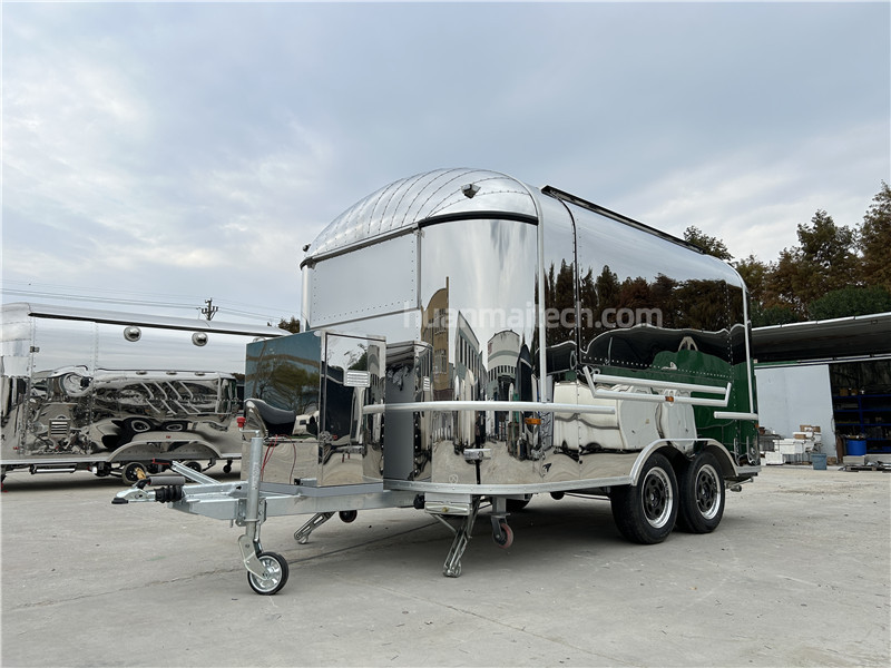 Airstream 4 Food Truck Silver 400cm