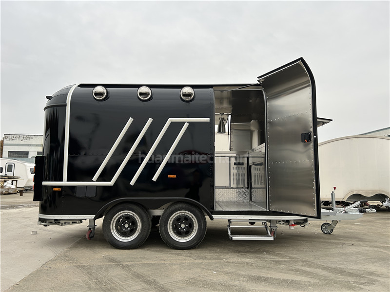 Airstream 4 Food Truck Black 400cm