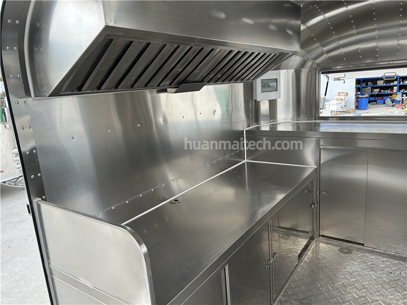 Airstream 4 Food Truck Silver 400cm