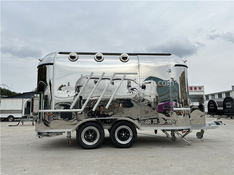 Airstream 4 Food Truck Silver 400cm