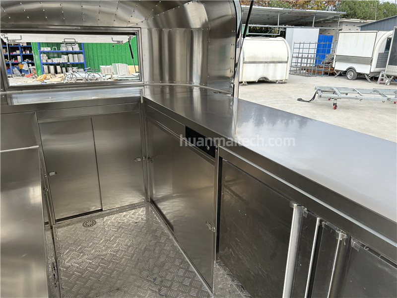 Airstream 4 Food Truck Silver 400cm