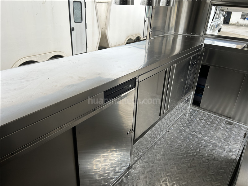 Airstream 4 Food Truck Black 400cm