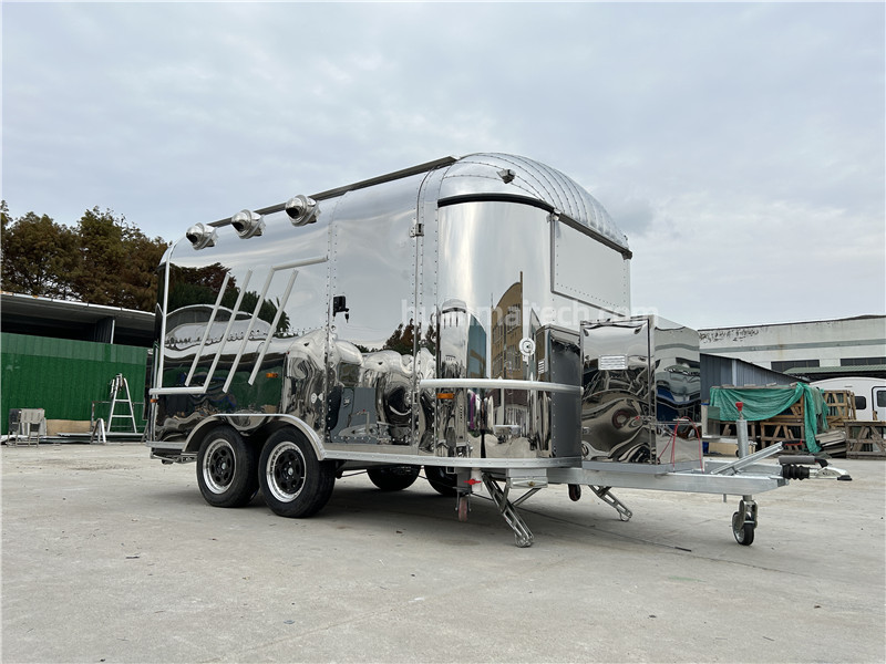 Airstream 4 Food Truck Silver 400cm