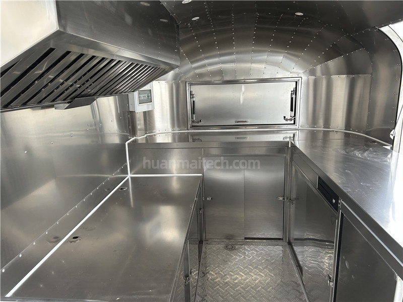 Airstream 4 Food Truck Black 400cm
