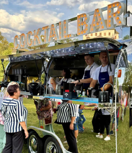 Aireventcz's Cocktail Airstream Food Trailer