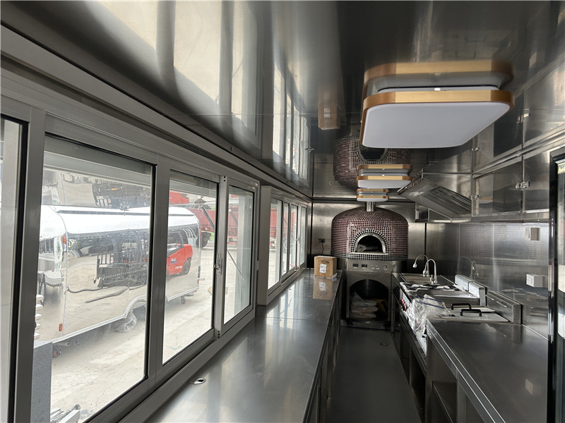 Beach Pizza Food Truck Catering: Feed Crowds at Beach Weddings & Gatherings