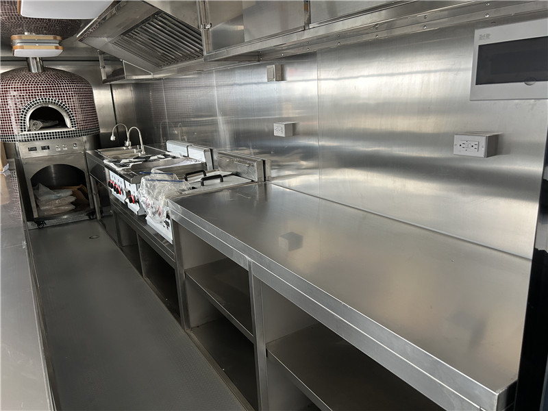 Beach Pizza Food Truck Catering: Feed Crowds at Beach Weddings & Gatherings