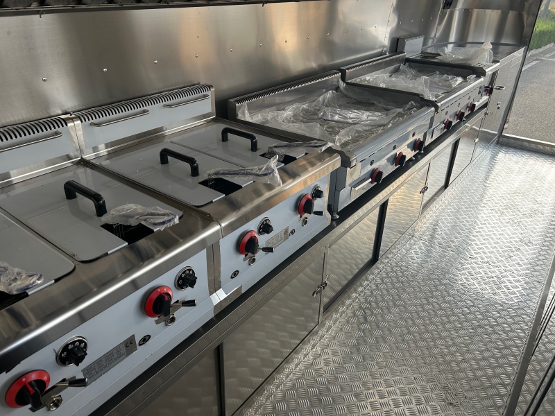 580cm Airstream Style Mobile Food Trailer | Complete Commercial Cooking Kitchen