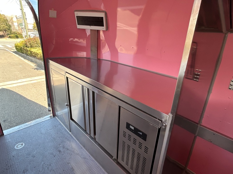 600cm Mirror Stainless Airstream Food Trailer | With Dual Waterproof Outdoor Advertising Screens