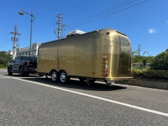 Gold Airstream Style 580cm Fully‑Equipped Mobile Food Trailer