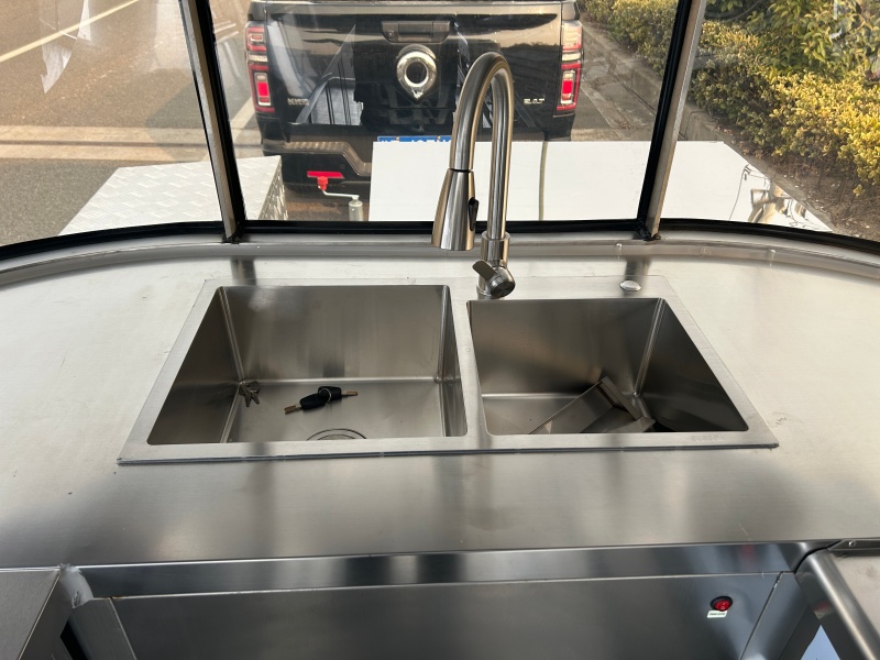 580cm Airstream Style Mobile Food Trailer | Complete Commercial Cooking Kitchen