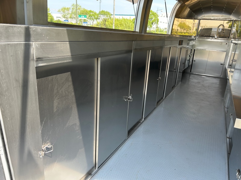 550cm Grey Airstream Food Trailer Fully Equipped Stainless Steel Mobile Catering Food Trailer