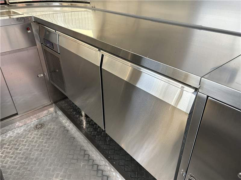 450cm Airstream Food Trailer – Custom Stainless Kitchen for European Street Food Business