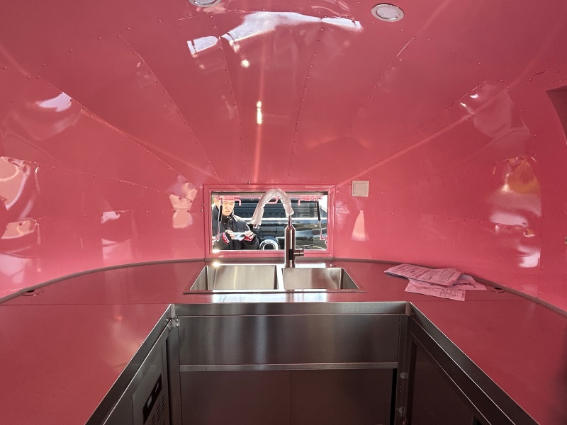 600cm Mirror Stainless Airstream Food Trailer | With Dual Waterproof Outdoor Advertising Screens