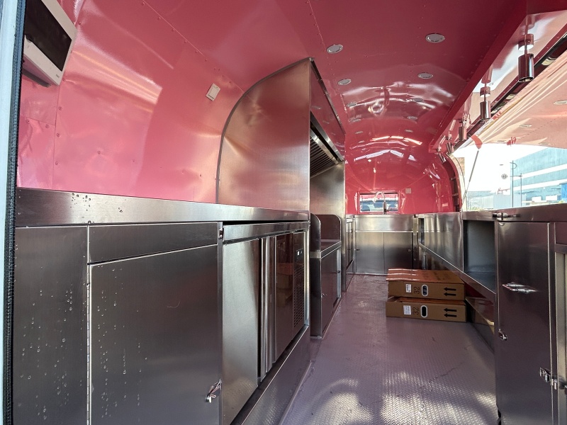 600cm Mirror Stainless Airstream Food Trailer | With Dual Waterproof Outdoor Advertising Screens