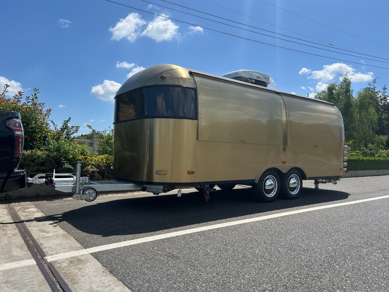 Gold Airstream Style 580cm Fully‑Equipped Mobile Food Trailer