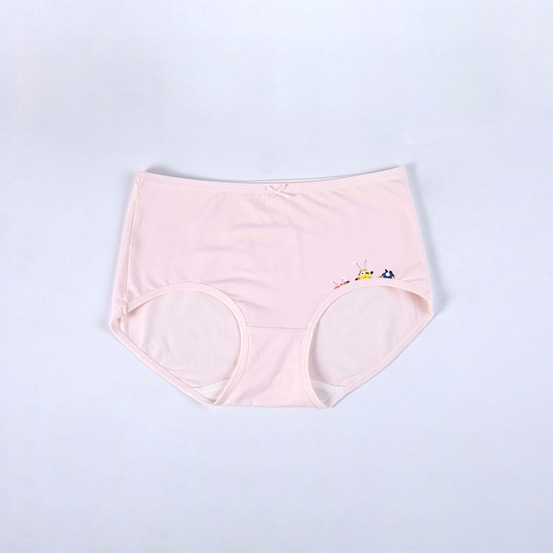 Minions passes by beautiful girls' underwear (U1506-3)