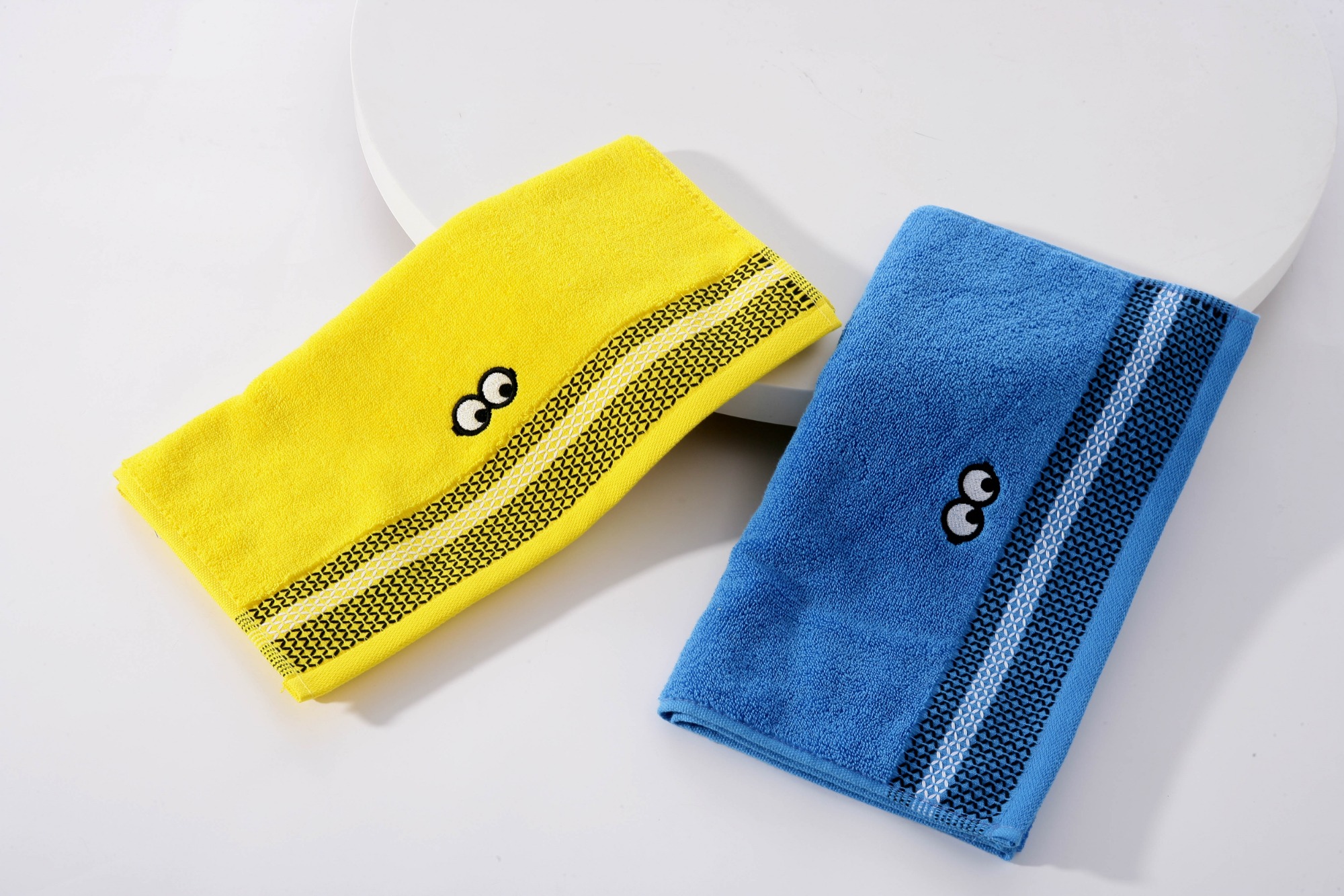Minions cotton embroidered square towel (F8476)