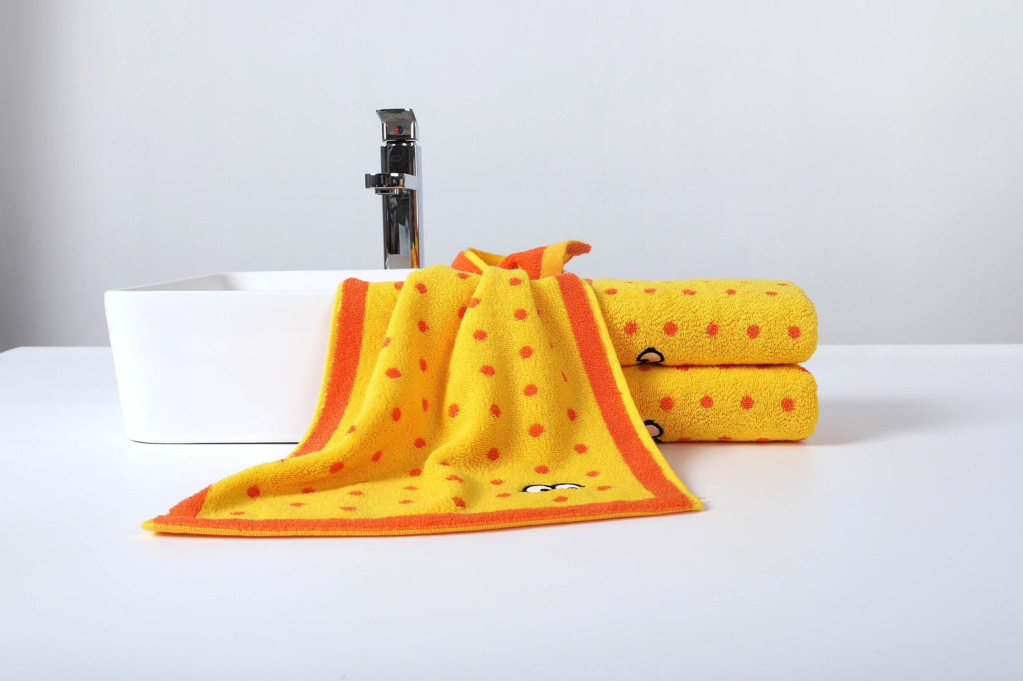 Minions cotton embroidered towel (M8071)